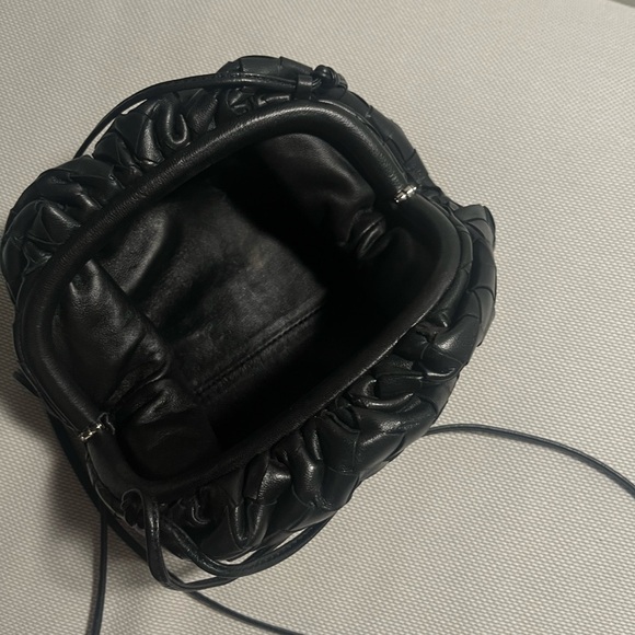 Bottega Veneta Intrecciato-woven mini pouch in black - Picture 6 of 8